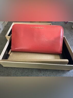 Burberry Coral Patent Leather Wallet with Gold Logo New In Box